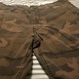VINTAGE LEVI'S SIGNATURE CAMO CARGO SHORTS